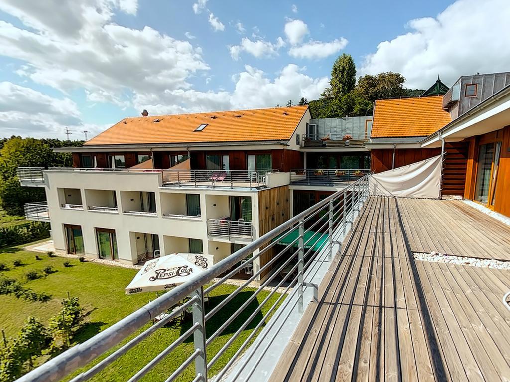 Hotel Bonvino Badacsony Бадачонтомай Екстериор снимка